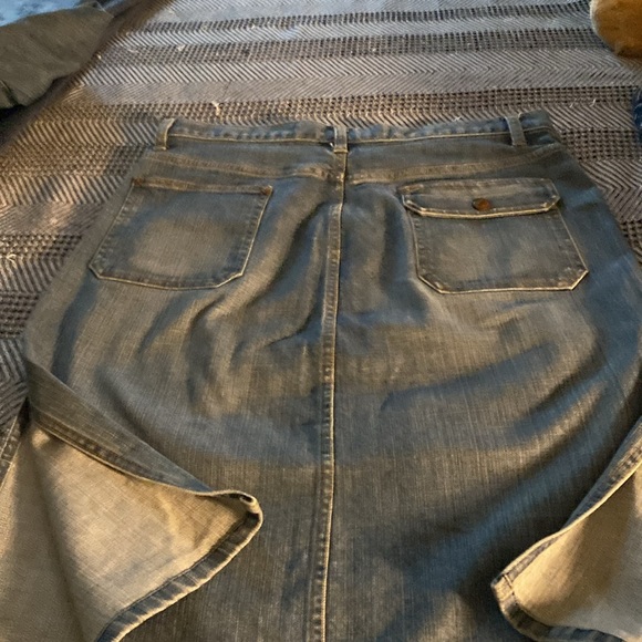 Gap Blue Jean Skirt, med blue color, size 12 - Picture 3 of 5